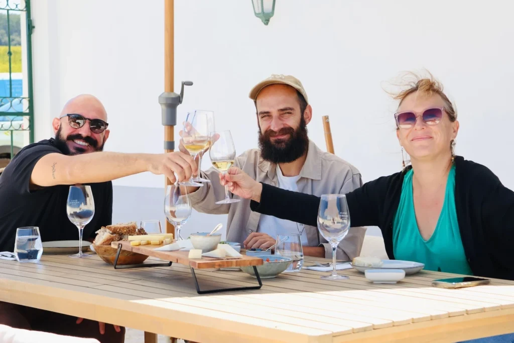 Dégustation en terrasse à la Quinta da Folgorosa
